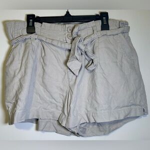 Daytrip khaki paper bag shorts size L